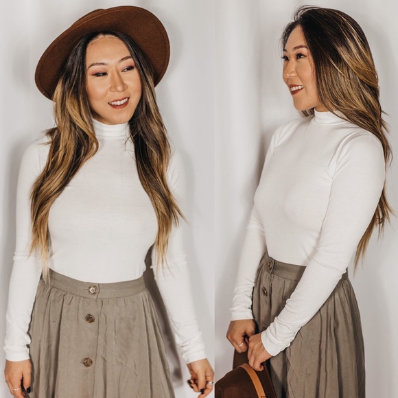 NEW // Day To Day Turtleneck Top - White - Picture 1 of 4